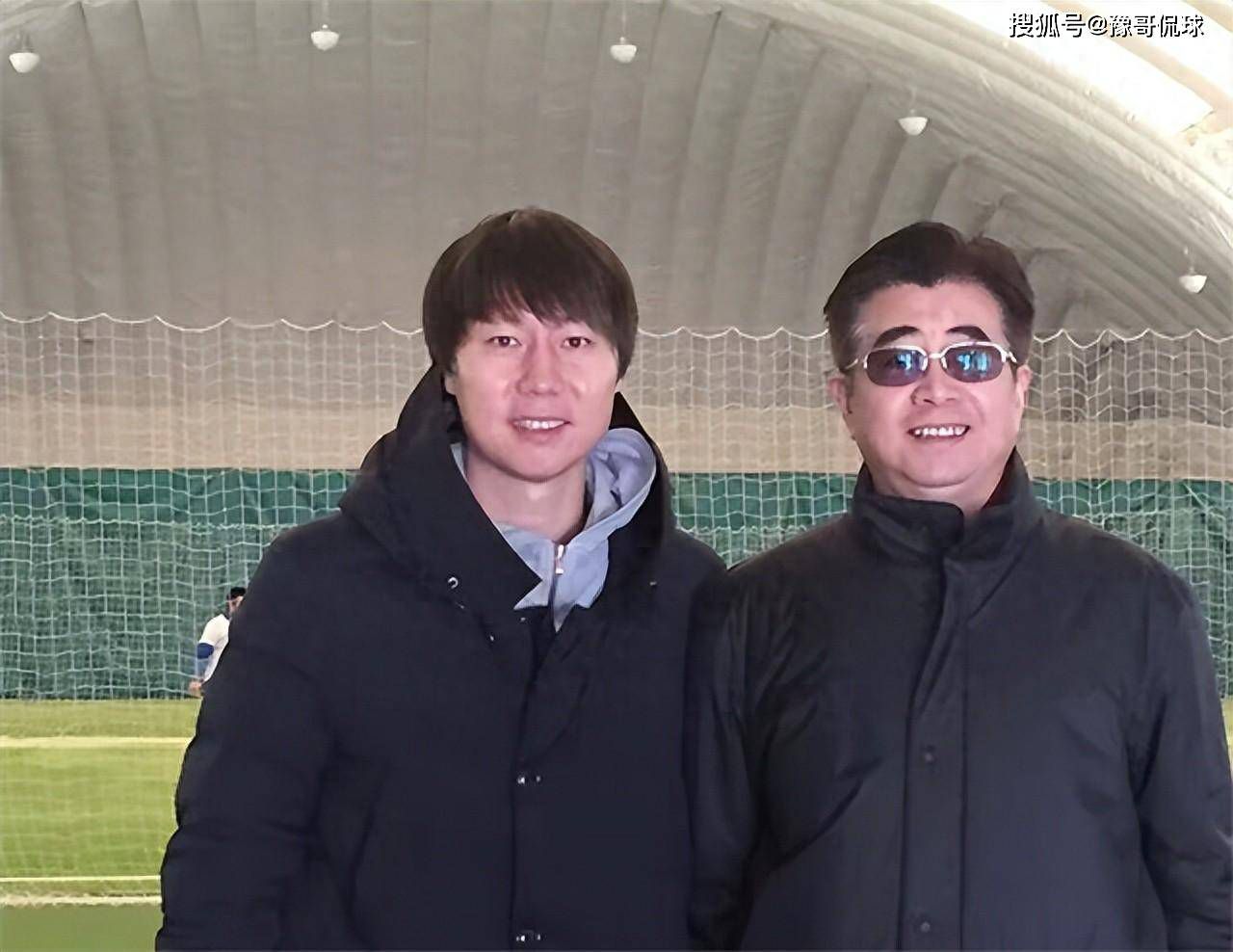 在他看来，就是将叶辰抽筋扒皮，都解除不了他的恨意。